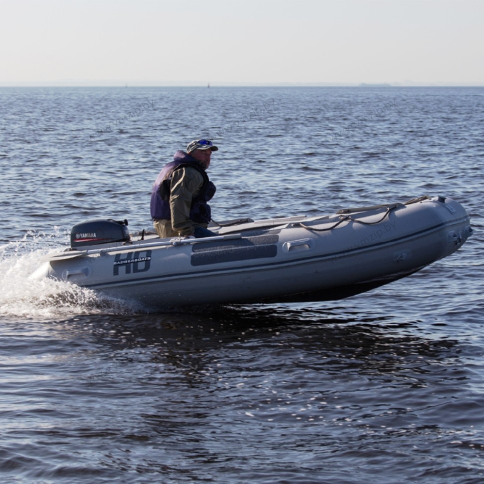 Лодка надувная моторная многоцелевая из ПВХ морского класса Badger HEAVY DUTY HD430 серый 4,3м